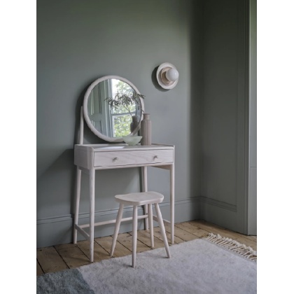 Ercol 7425 Saddle Stool