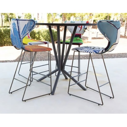 Fama Bar Stools