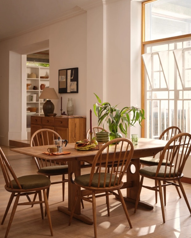 Ercol Ercol 1194 Windsor Large Extending Dining Table