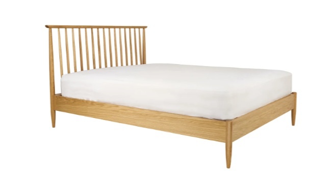 Ercol Teramo 2681 kingsize bed in solid oak angled view with spindle headboard