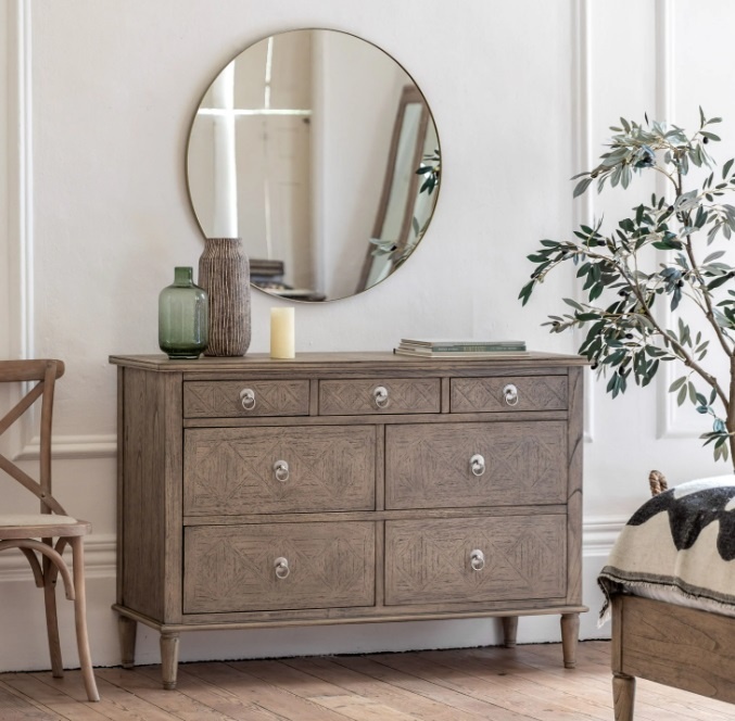Gallery Rustique 7 Drawer Chest