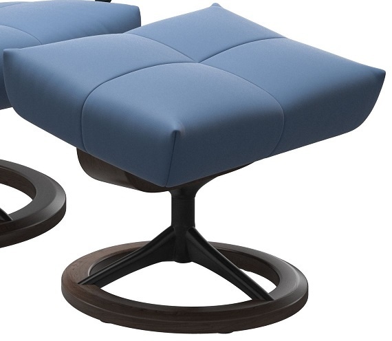 Stresslesss David Medium Chair and Stool with Classic Base