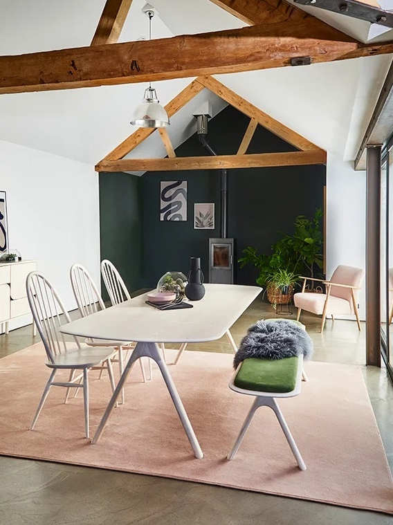 Ercol Collection 1875 Quaker Dining Chair paired with a matching table in a contemporary dining room