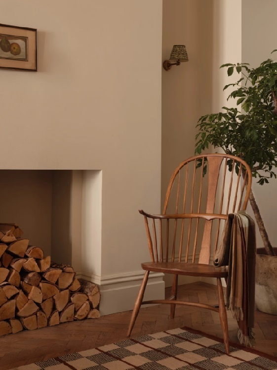 Ercol Collection 7911 Chairmakers Chair in traditional home