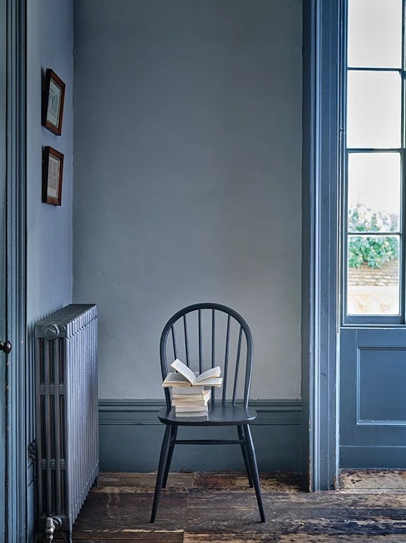 Ercol Collection 1877 Windsor Dining Chair in a contemporary home