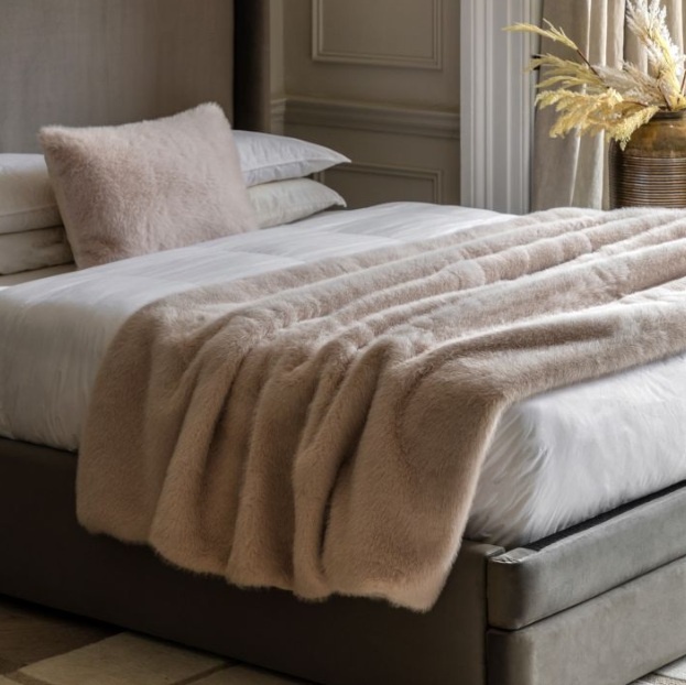 Gallery Direct Gallery Maple Faux Fur Throw - Oatmeal
