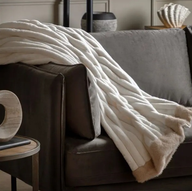 Gallery Direct Gallery Whinfell Luxury Faux Fur Throw - Cream