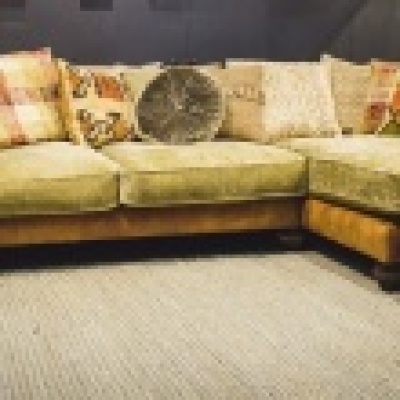 Lowry Lounger RHF