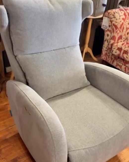 The Fama Kim Powerlift Riser Recliner... 
